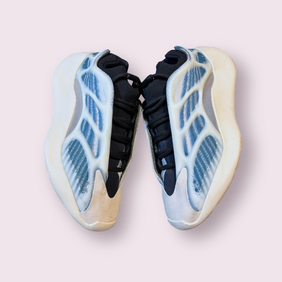 Adidas Yeezy Boost 700 v3 Kyanite Mens Size 8 Sneakers GY0260